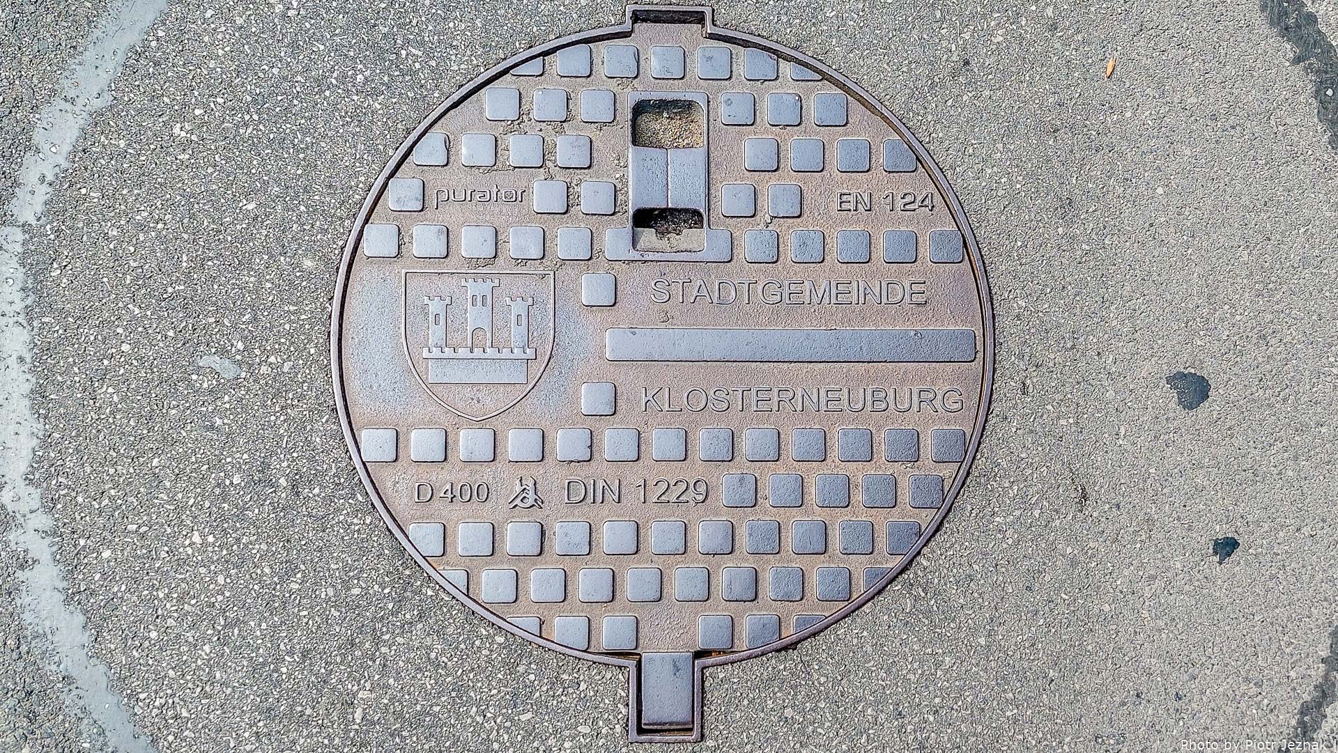 Manhole cover in Klosterneuburg