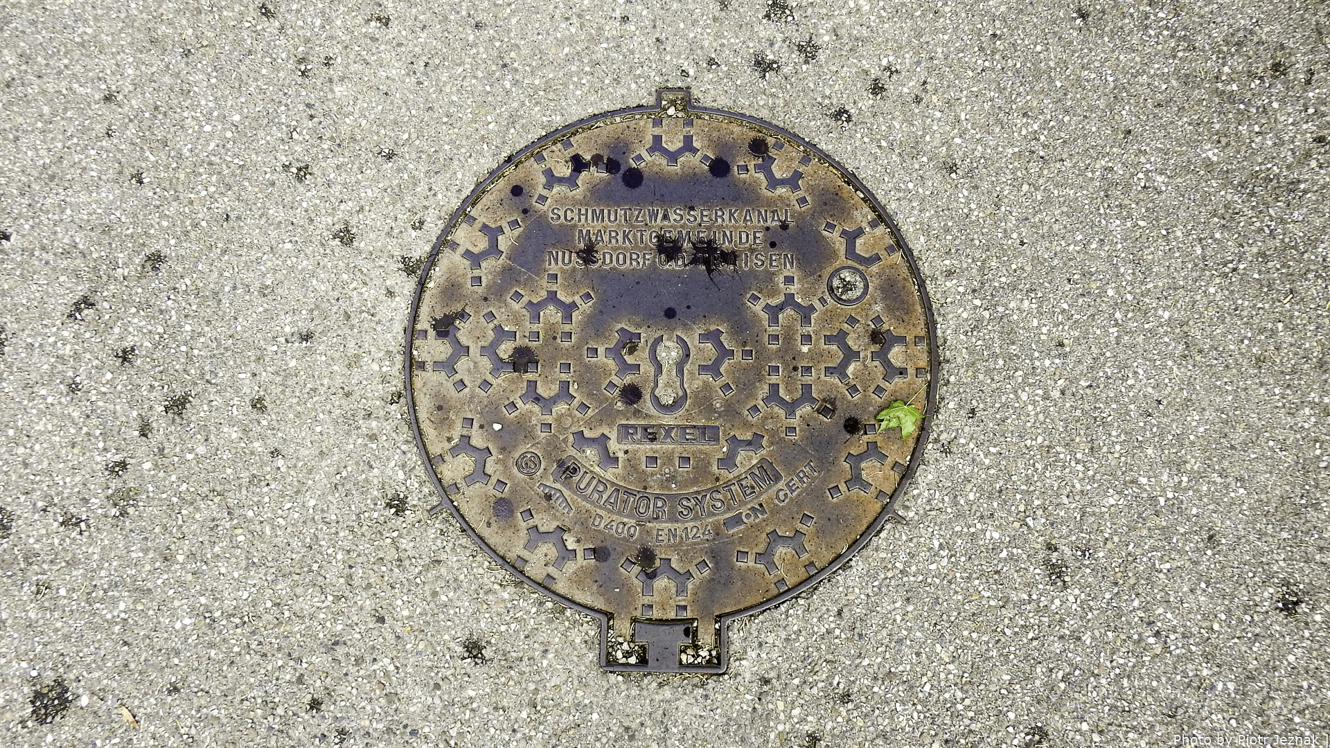 Manhole cover in Nußdorf ob der Traisen - Schmutzwasserkanal - Rexel - Purator - D400 - EN124