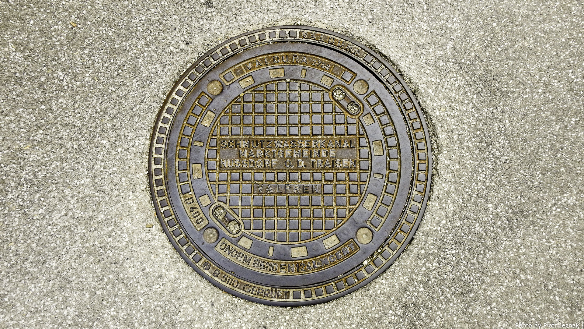 Manhole cover in Nußdorf ob der Traisen